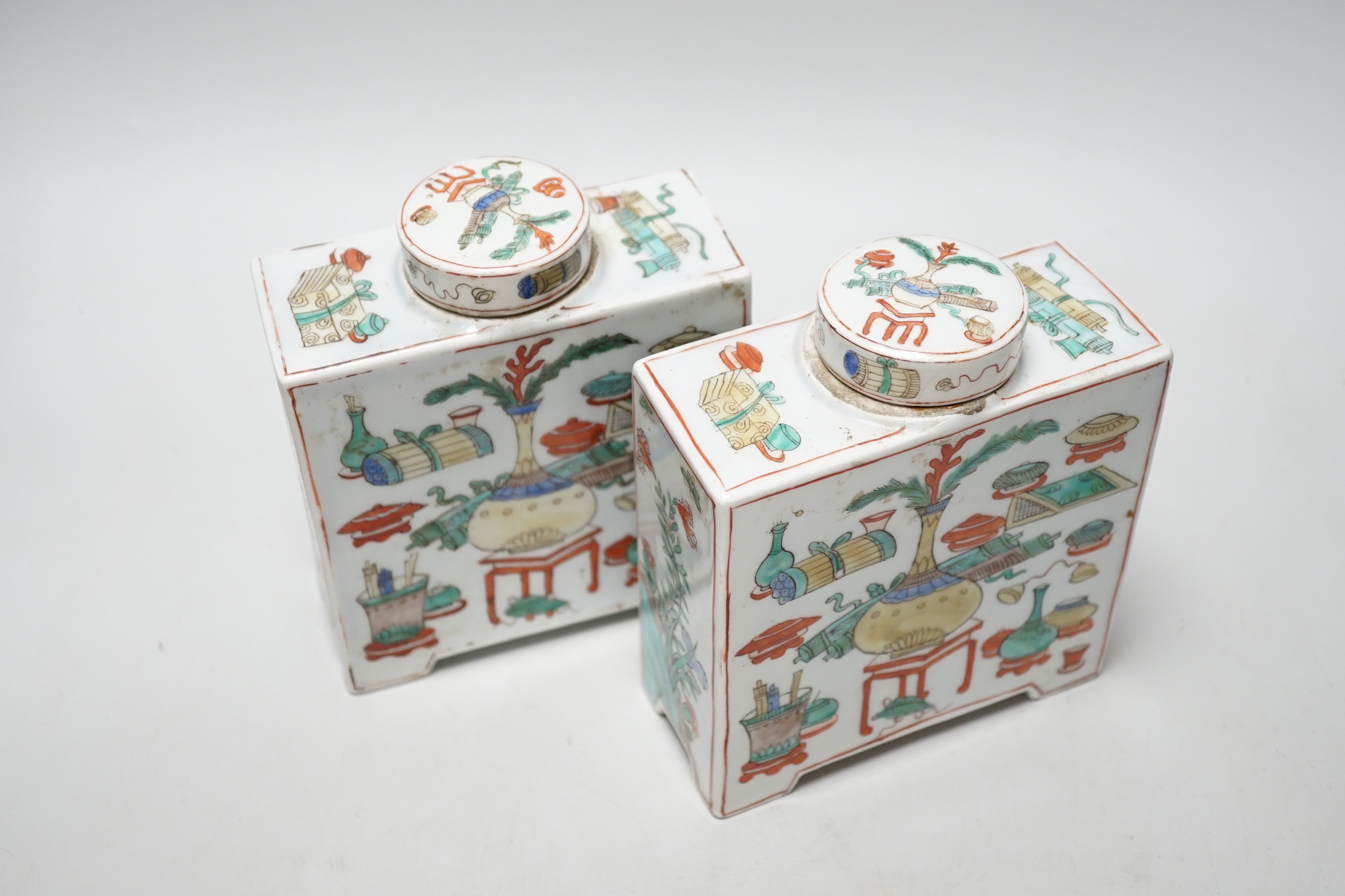 A pair of Chinese famille verte square form caddies and covers, 16cm